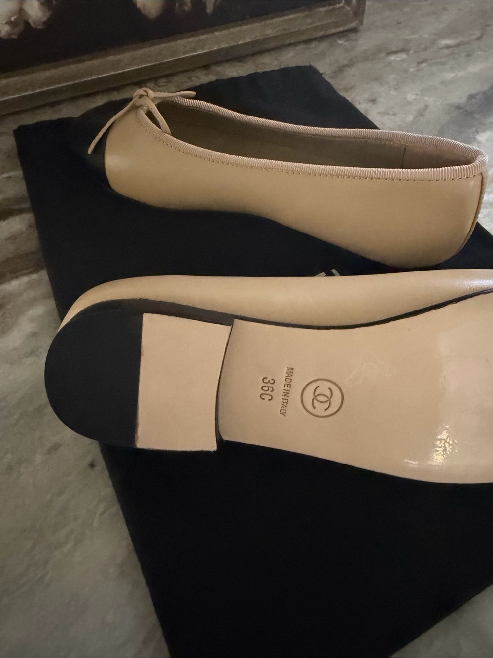 CHANEL Beige and Black Cap-Toe Bow Ballet Flats - Picture 4 of 4